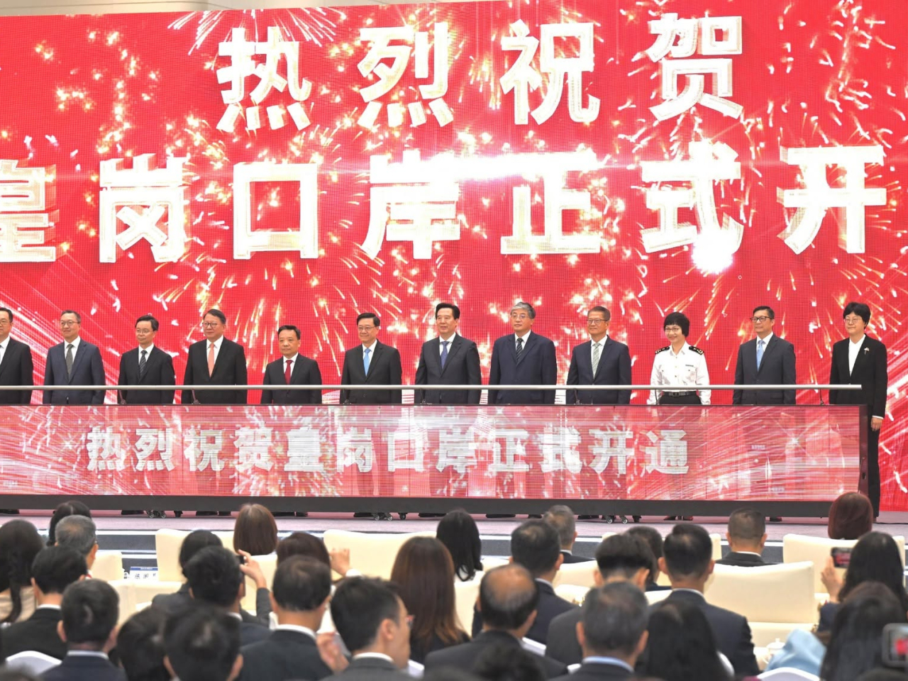 衞生署表示，口岸旅檢大堂設置「集體式紅外線熱像儀體溫偵測系統」，為大量旅客進行無感體溫檢測，確保通關流程暢順高效。（衞生署社交網頁）