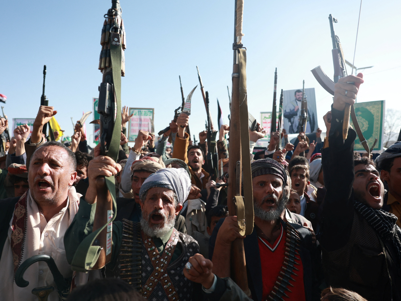 Houthi supporters rally to show support for the movement as fighting intensifies across several Yemeni fronts. Photo: Reuters