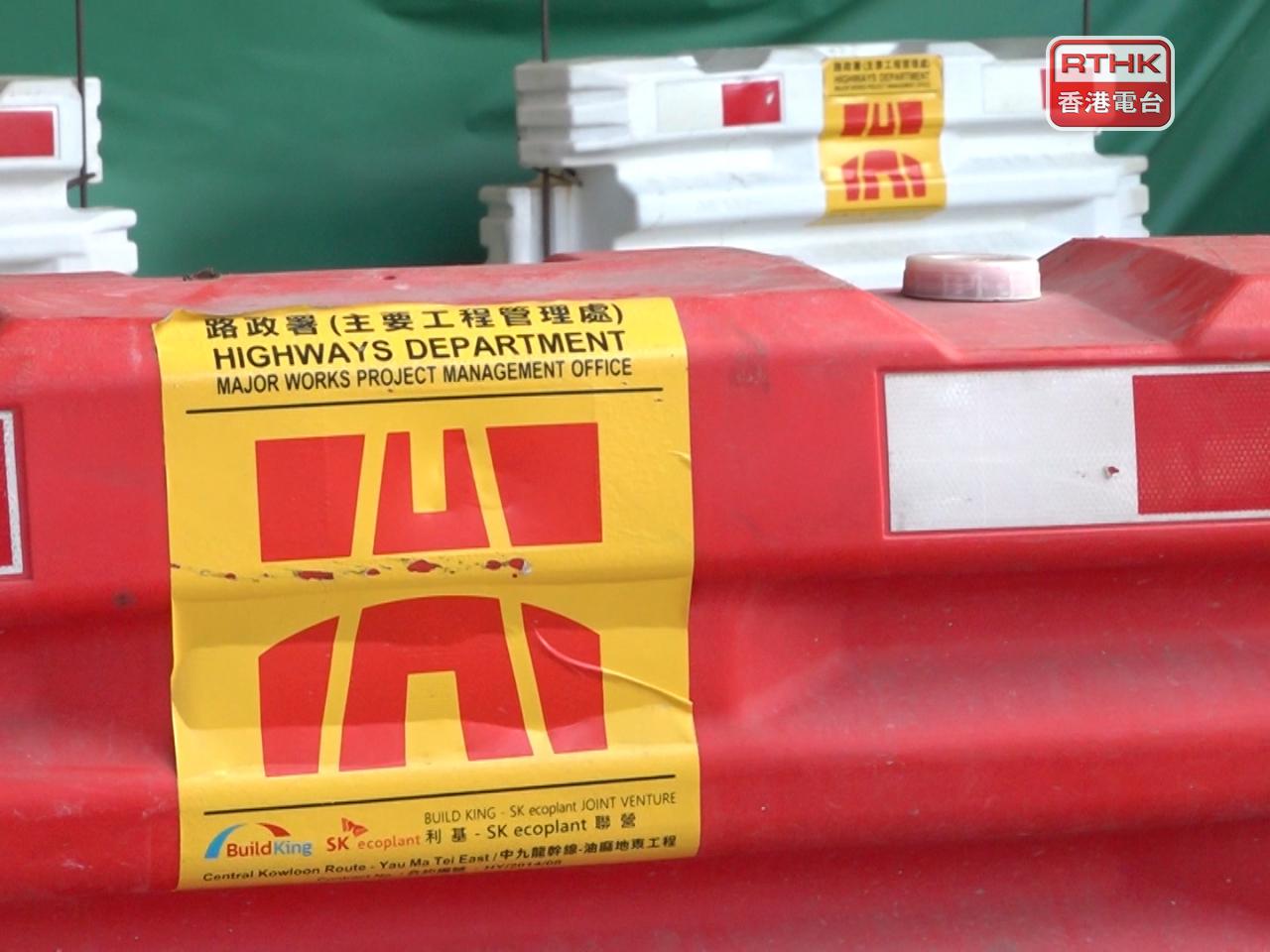 路政署說，有關替代設計在實施前已按程序獲獨立查核工程師核對相關數據及認可，並經駐工地工程人員審批後才施工。（港台圖片）
