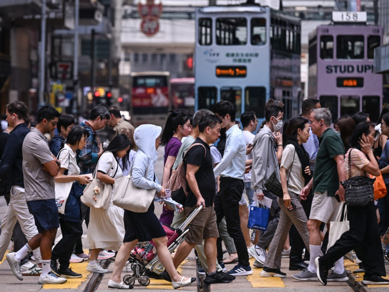一項退休調查顯示55%受訪香港打工仔認為，AI在職場普及令退休前景難預測。（法新社資料圖片）