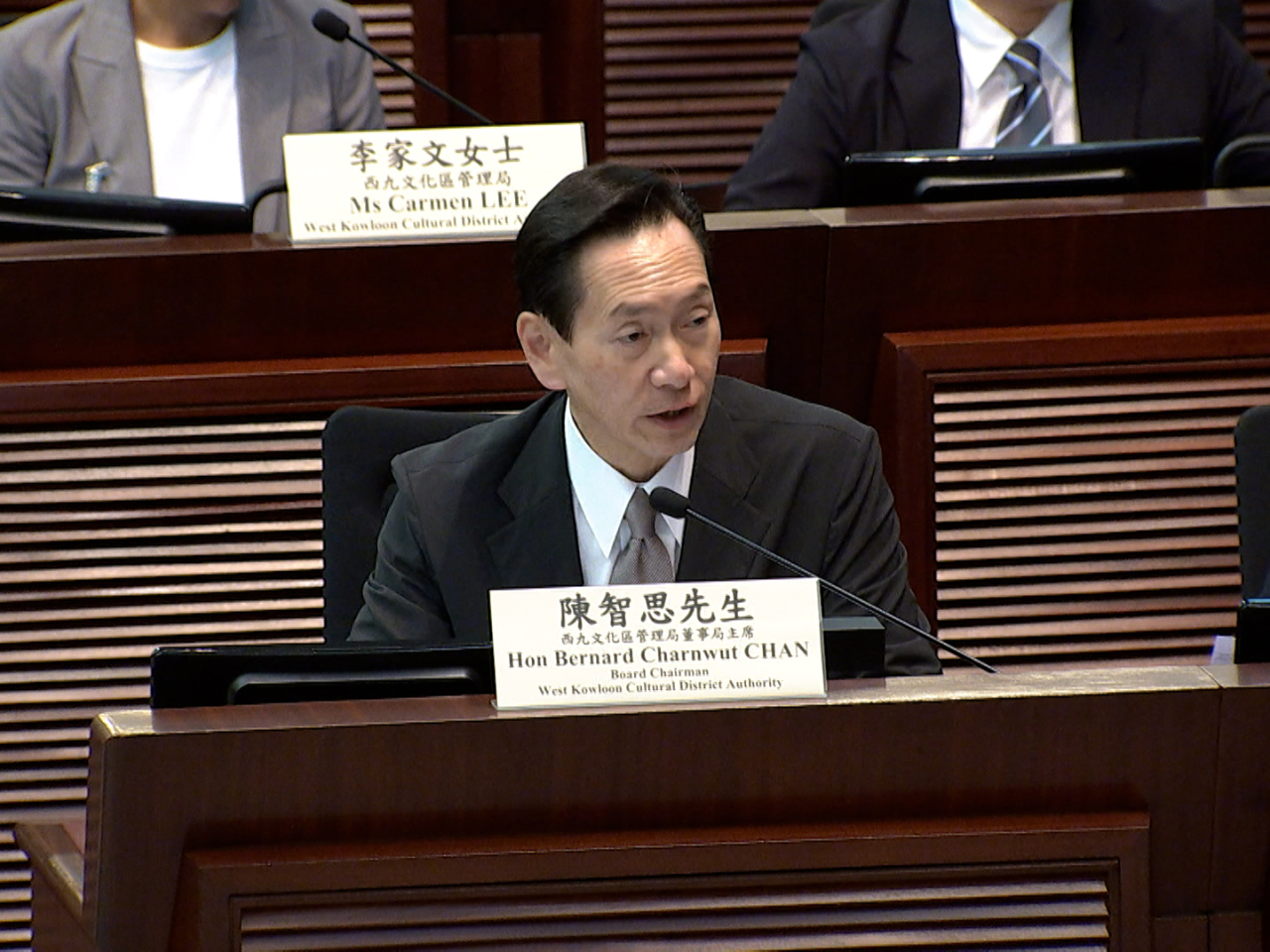 陳智思表示，文化設施出現赤字是正常事，最重要是西九已經逐步建立一個可以創造收入的能力。