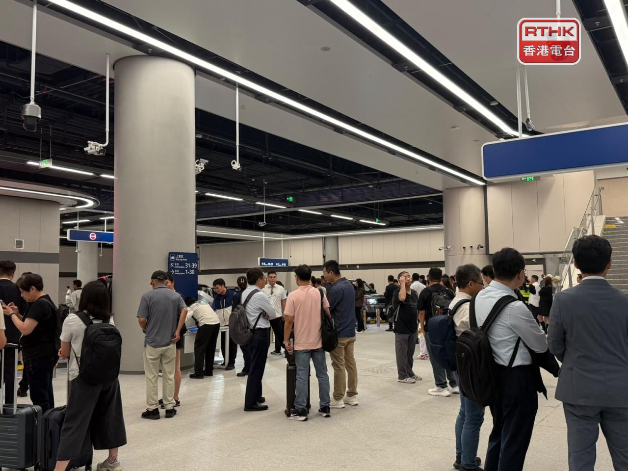 有市民認為通關過程快捷方便，亦有使用口岸的跨境車司機表示，車道查驗過程大致順暢。（陳曉筠攝）