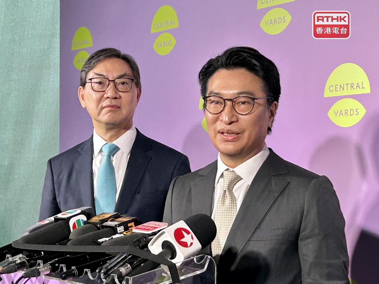 李家誠（右）表示，對甲級寫字樓的租務非常有信心。（羅煒皓攝）