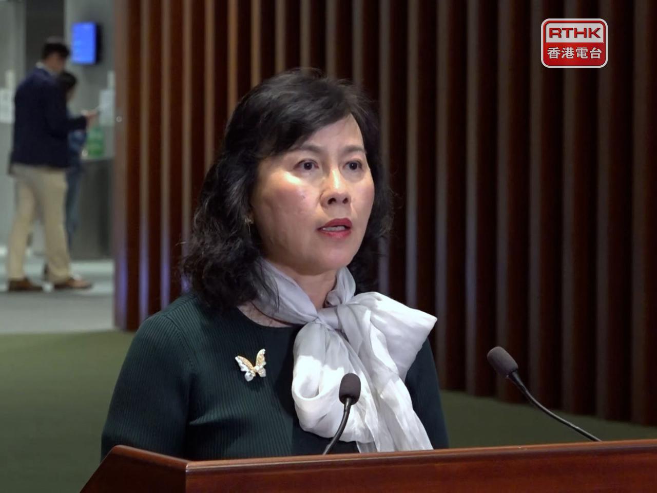陳美寶表示，政府高度關注港鐵接連發生事故。（彭冠中攝）
