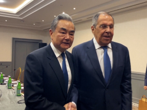 王毅晤拉夫羅夫　稱在俄方等支持下APEC中國年將取得豐碩成果