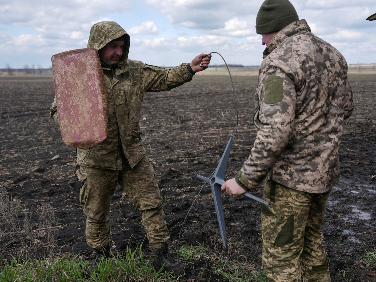 Ukraine says restrictions to the SpaceX Starshield satellite communications system had hampered its ability to defend itself from Russian attacks. File photo: Reuters