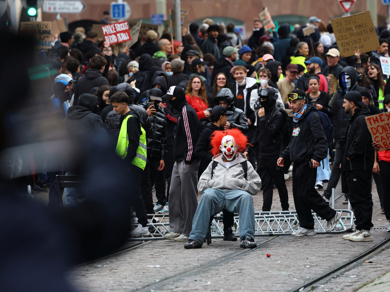 People across France take part in nationwide protests called by the 'Yellow Vests' movement against the cost of living and rising fuel prices. Photo: Reuters