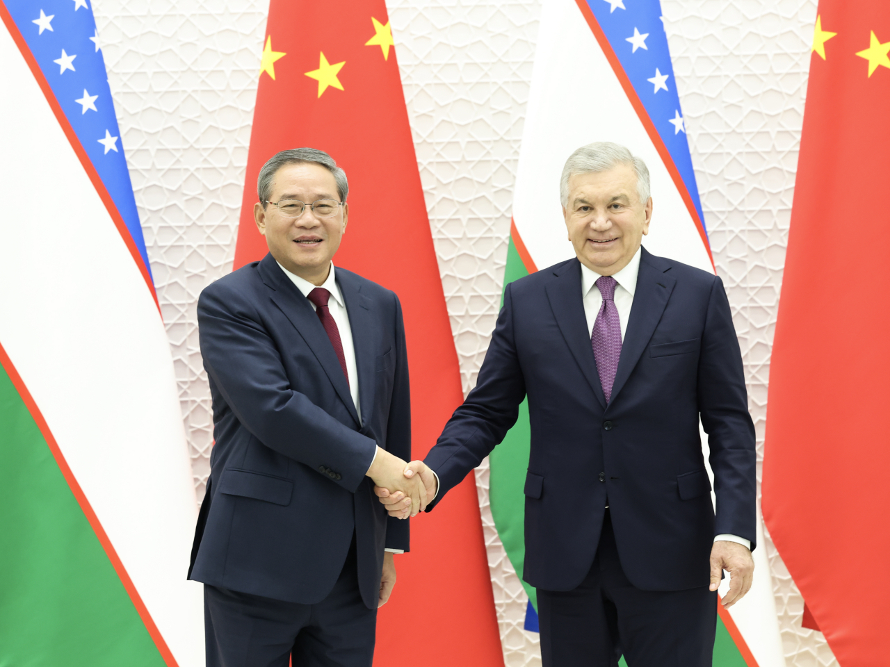 Premier Li Qiang meets with Uzbek President Shavkat Mirziyoyev. Photo: Xinhua