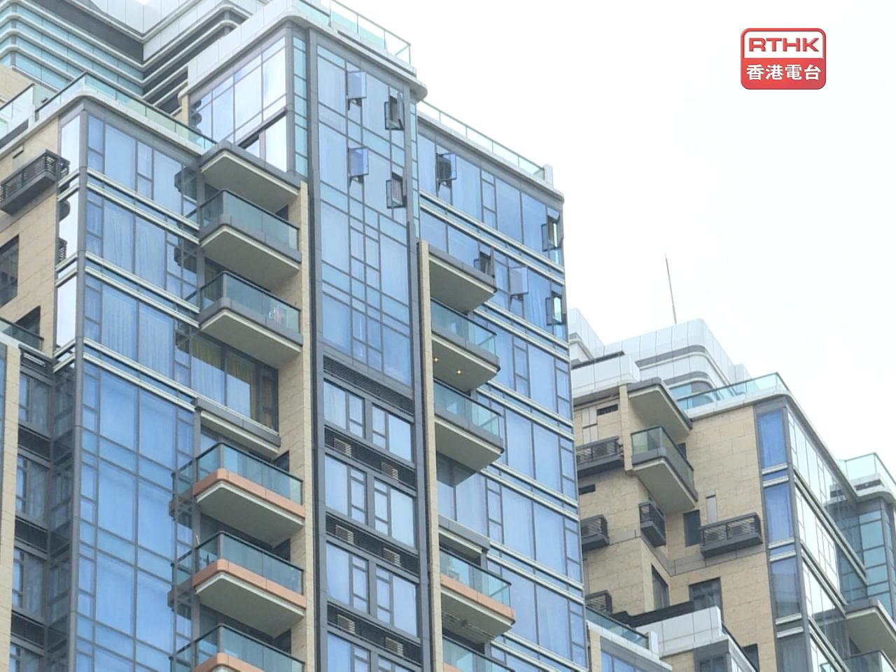 郭偉恩指出，自佛光街地皮招標結果公布後，豪宅市場氣氛好轉，有放盤豪宅業主提高叫價，或調低減幅。（港台圖片）