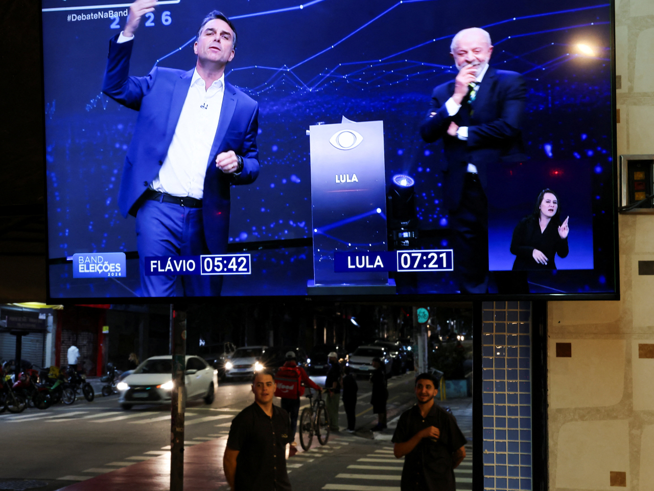 今年巴西總統選舉期間，兩人首次在電視辯論。(路透社)