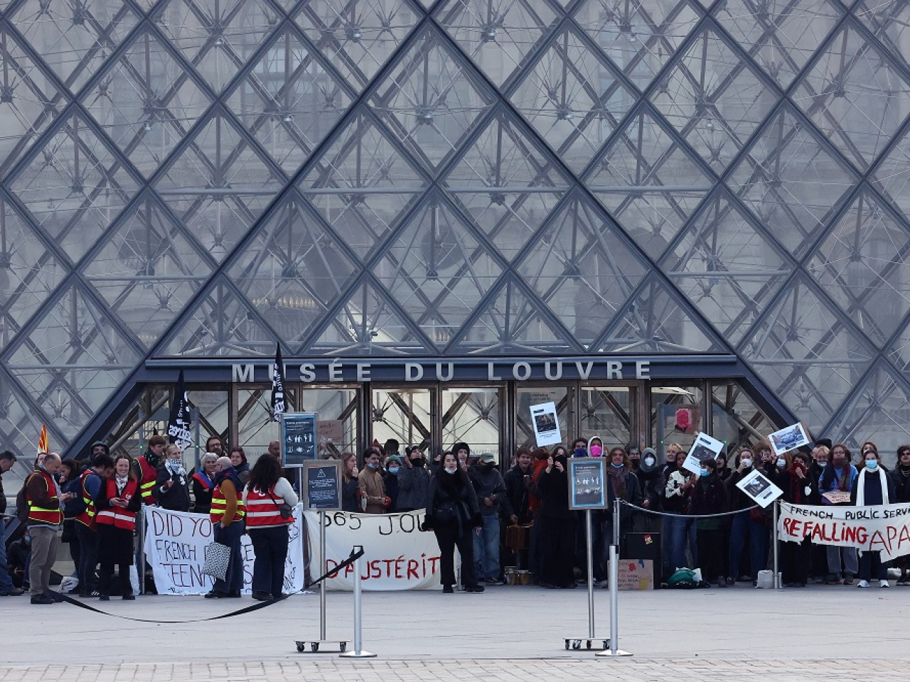 Bewildered tourists were unable to visit the world's most-visited museum. Photo: Reuters