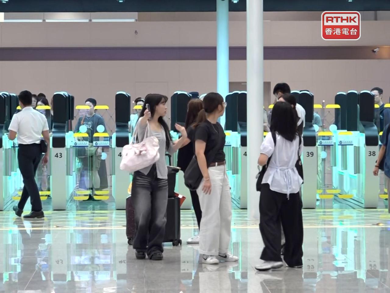 開放一個星期的新皇崗口岸，昨日有11萬6千多人次出入境。（港台圖片）