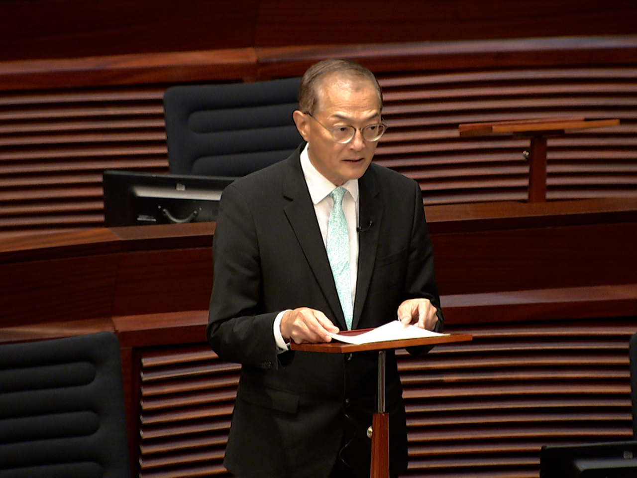 盧寵茂表示，政府一直嚴厲打擊非法進口或銷售未經註冊藥劑製品的行為。