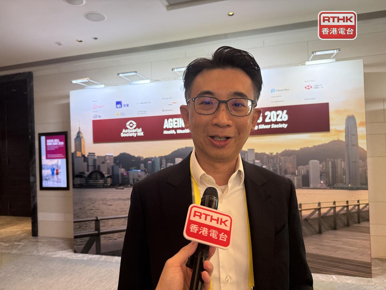 梁靈智接受本台專訪時指，年金公司在今年8月推出跨境年金支付服務以來，已經有部分客戶在內地跨境收取每月年金金額。（趙嘉駿攝）