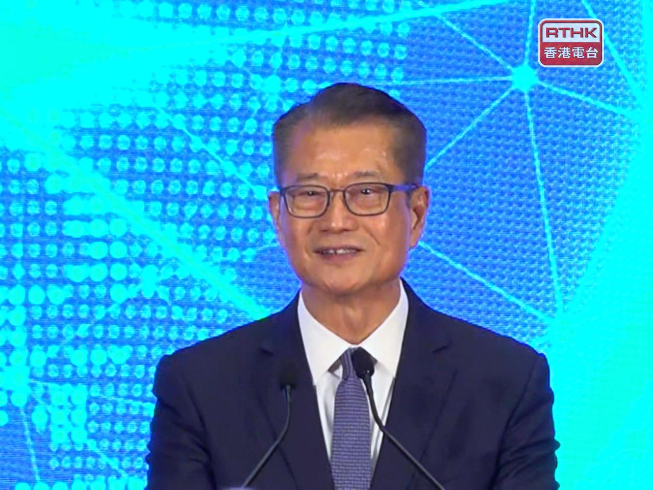 陳茂波表示，今次引進的重點企業中，有一半來自內地、另一半來自世界各地，說明香港是一個匯聚世界各地企業、人才和理念共同發展的地方。（彭冠中攝）
