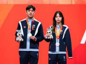 亞殘運港隊乒乓組合林恩羽黃翰林奪混合XD20級雙打銀牌