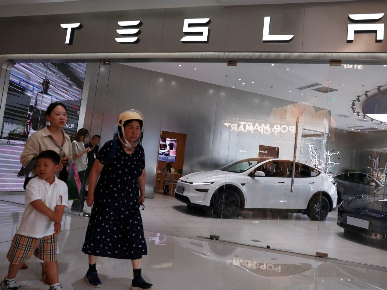 Tesla lowered its capital spending forecast to about US$20 billion this year, after spending far less than expected on AI and robotics in the third quarter. File photo: Reuters