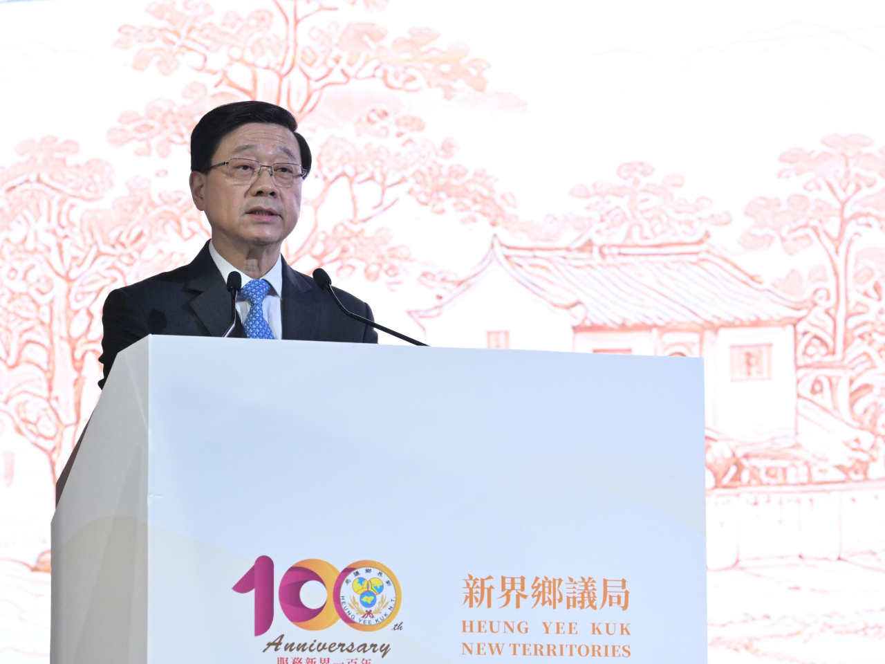 行政長官李家超在新界鄉議局一百周年慶祝晚宴致辭。（政府新聞處）