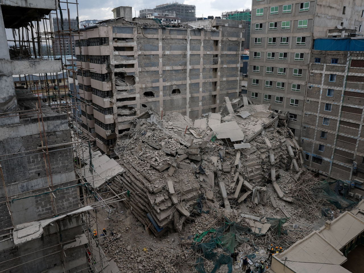 Kenyan authorities describe rescue operations at the collapsed building in Nairobi's Eastleigh area as complicated. Photo: Reuters
