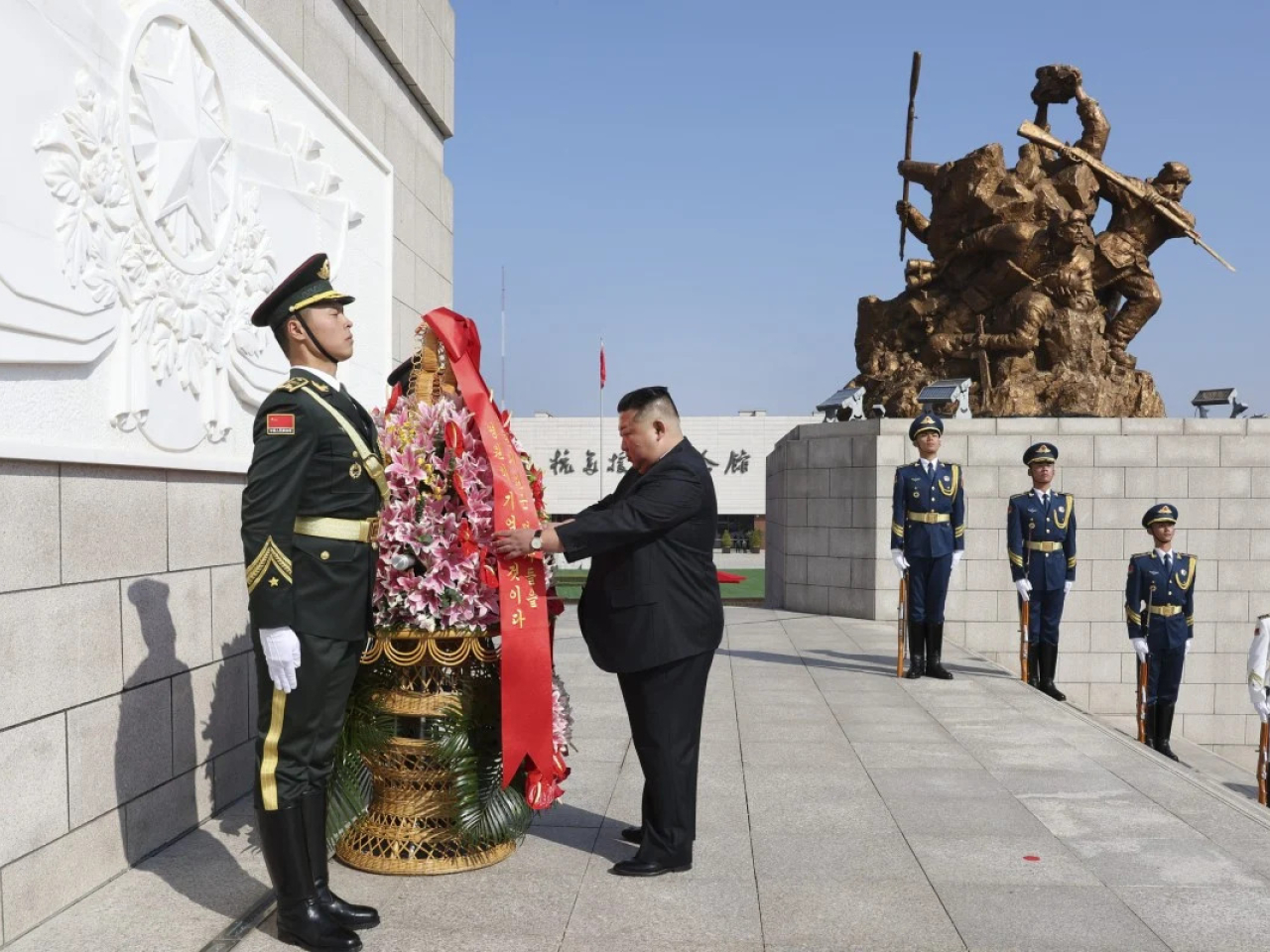 Kim Jong-un offers a floral tribute at the Monument to the War to Resist US Aggression and Aid Korea. Photo: Xinhua