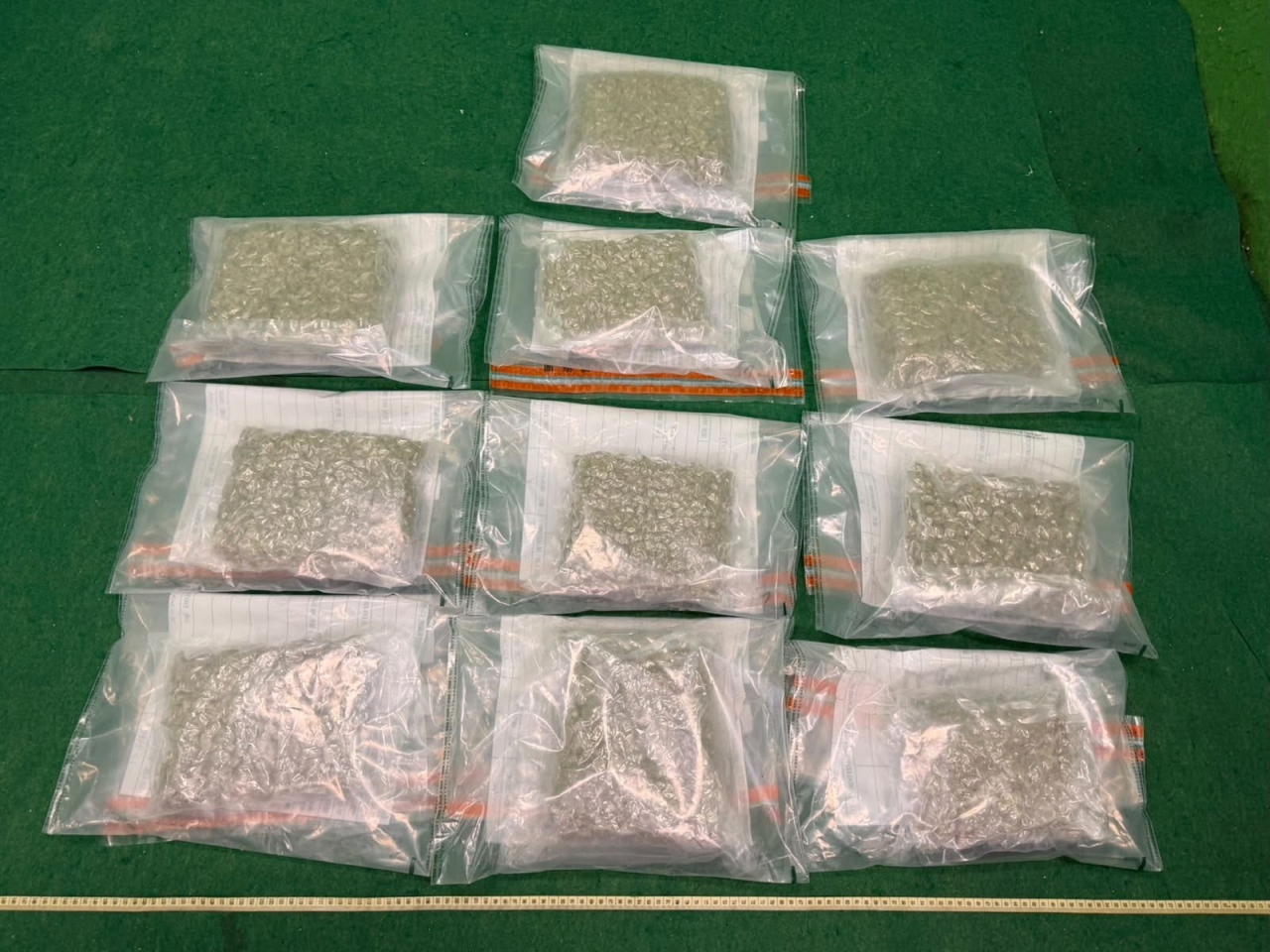 首宗案件檢獲的懷疑大麻花。（政府新聞處）