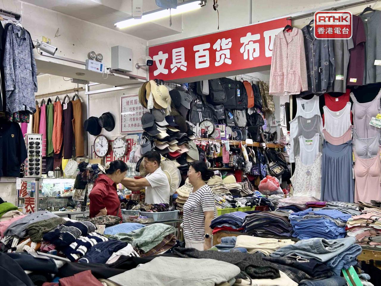 永安路百貨商場仍保留著幾十年前的風格及運作模式。（鄧穎琳攝）