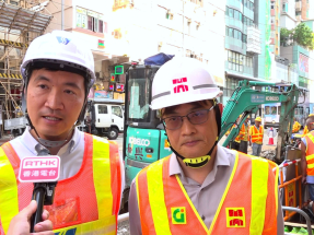 筲箕灣道進行道路工程期間水管爆裂　水務署稱不涉及水管老化