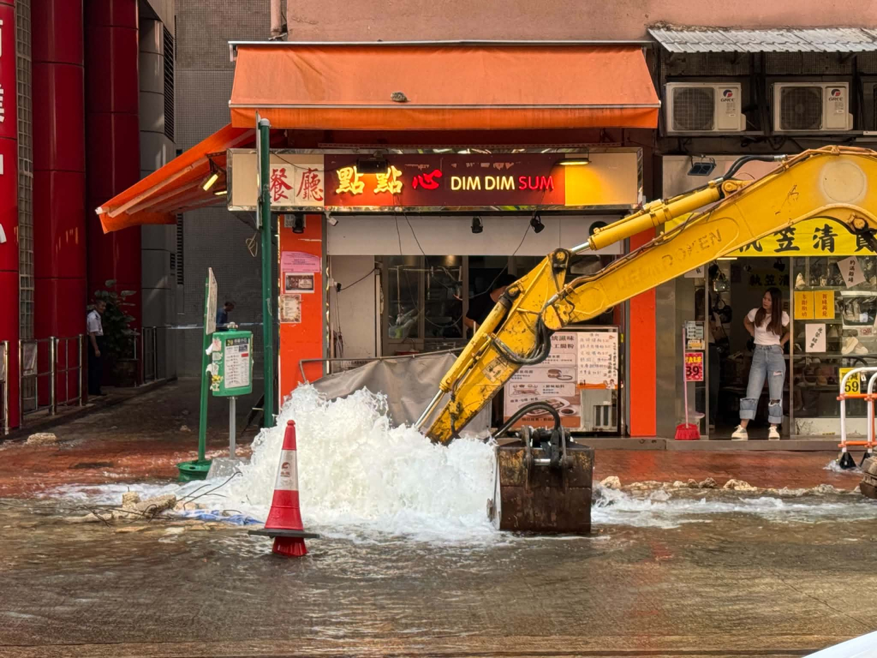 Authorities expect fresh water supply to resume by midnight. Photo courtesy: Facebook / Xan Fung
