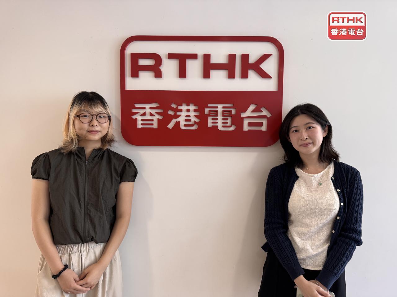 紙本郵件訂閱生意Post.ie兩名大學生創辦人周婥瑩（右）及李嘉寶（左）。（張詩民攝）