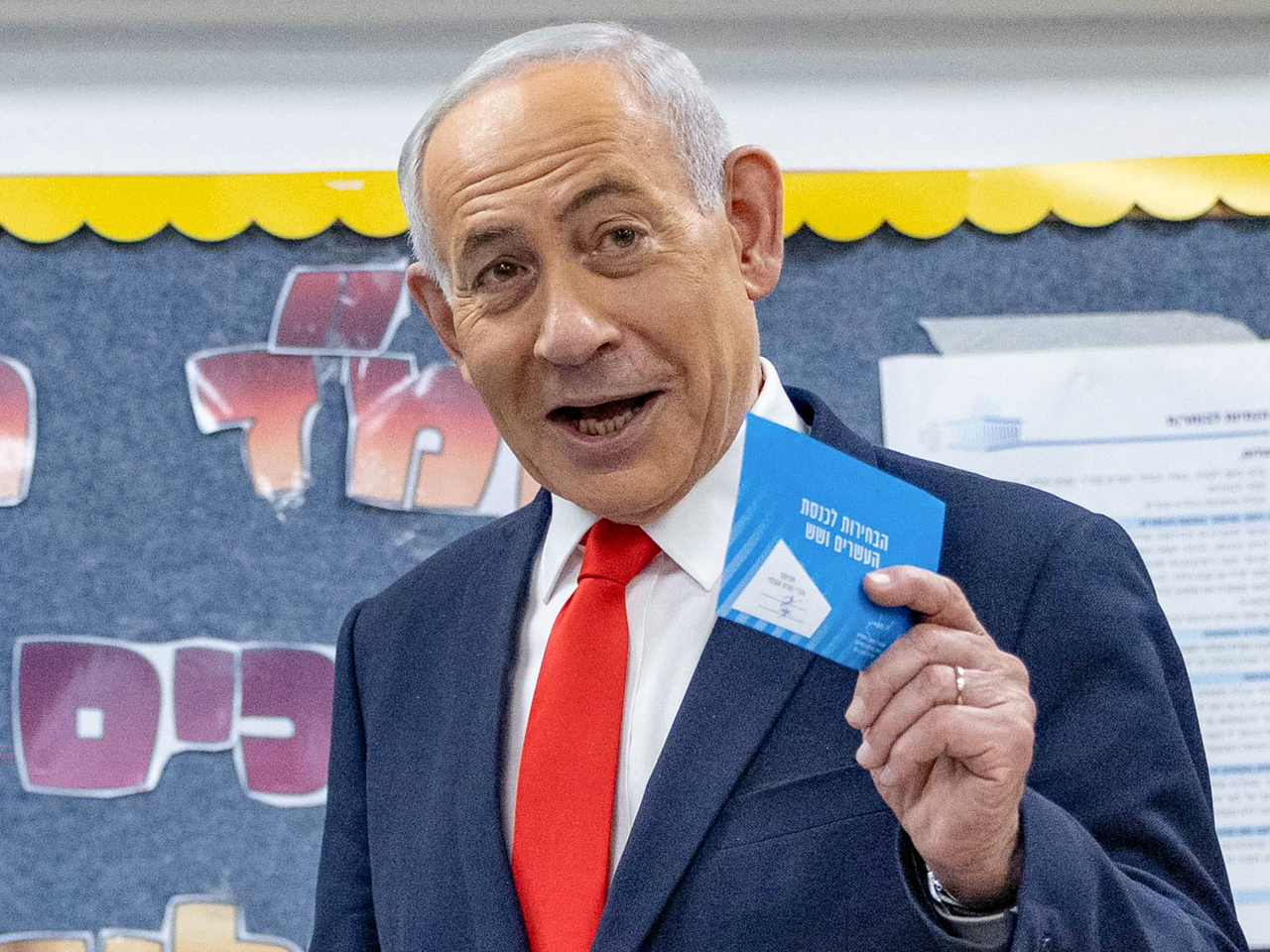 內塔尼亞胡到耶路撒冷一處票站投票，他呼籲選民為了以色列的未來，作出正確的選擇。（路透社）