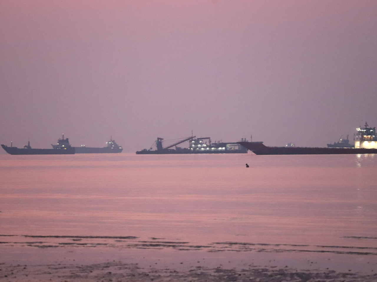 伊朗海軍說，霍爾木茲海峽目前禁止任何未經協調而擅自通過的船隻通行。（路透社資料圖片）