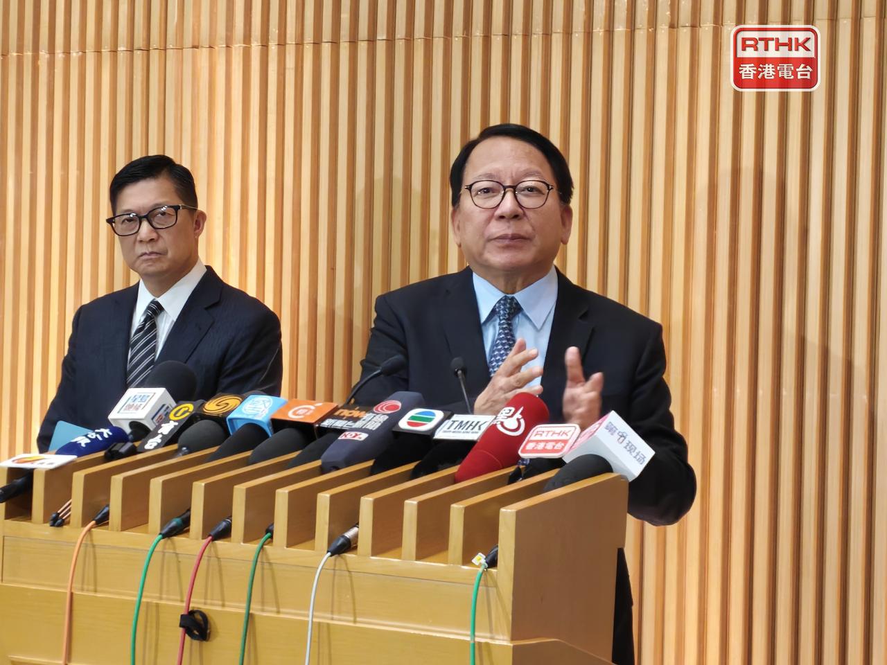 Eric Chan (right) says private cars may need to wait for more than an hour to cross the Huanggang checkpoint during the weekend peak. Photo: RTHK