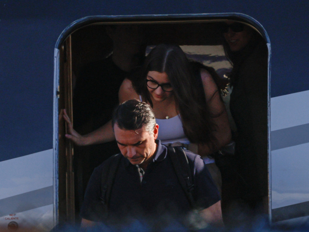 Flavio Bolsonaro Arrives in Miami with Family amid Corruption Probe