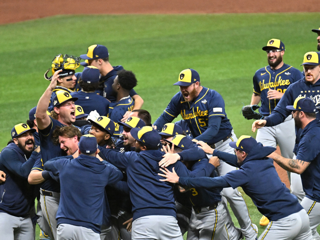 Milwaukee's maiden World Series title caps off a dominant 11-2 postseason run. Photo: Reueters