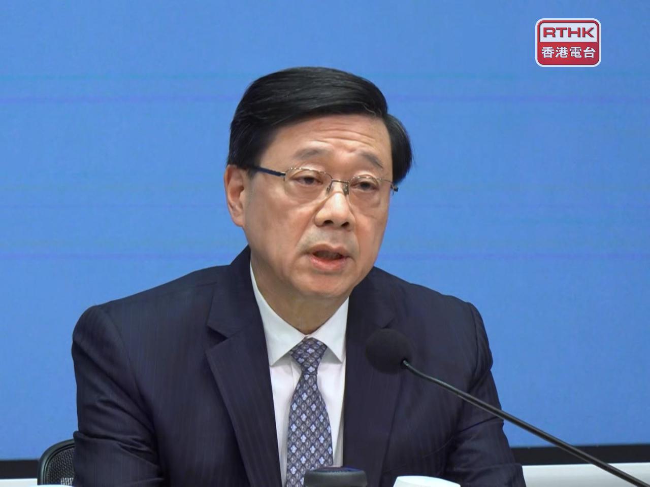李家超說，就宏福苑火災啟動行政責任兩級調查機制，調查將於三個月內完成。（鍾家銘攝）