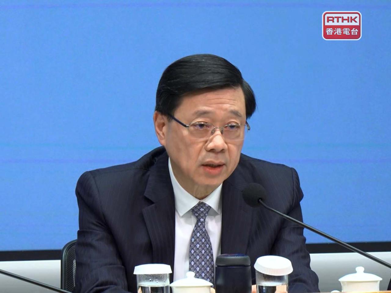李家超指，有專業人員及承建商等，涉嫌背棄責任，令監管及管理「名存實亡」。（鍾家銘攝）