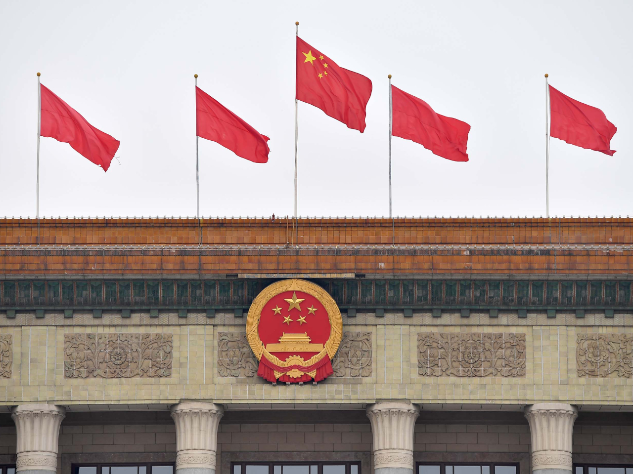 全會指出，全黨必須從鞏固黨的長期執政地位、實現中華民族偉大復興的戰略高度，深刻認識持之以恆推進全面從嚴治黨的重大意義。（新華社）