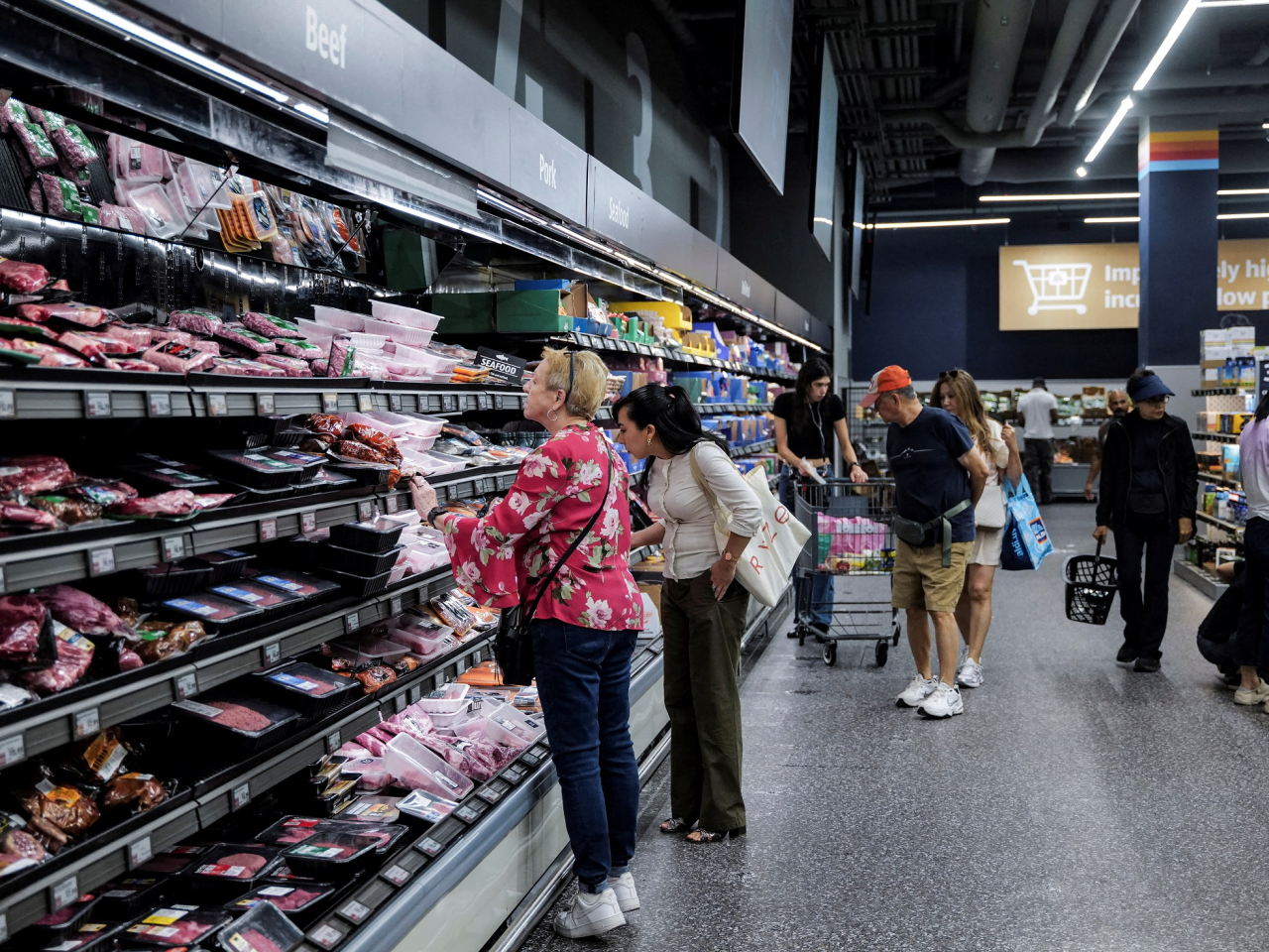 Consumer spending in the US climbs 3.8 percent in the three months ending September. File photo: Reuters