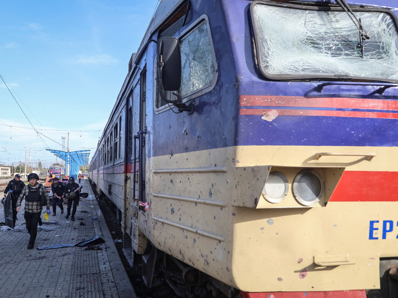 Police officers work at a railway station in Dnipro hit by a Russian drone strike. Photo: Reuters